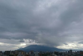 covered with cloud sakurajima 20150409 1428535323669.jpg
